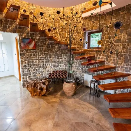 Del Duca Villa